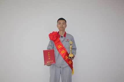 公司夏俊同志榮獲“益陽工匠”稱號(hào)